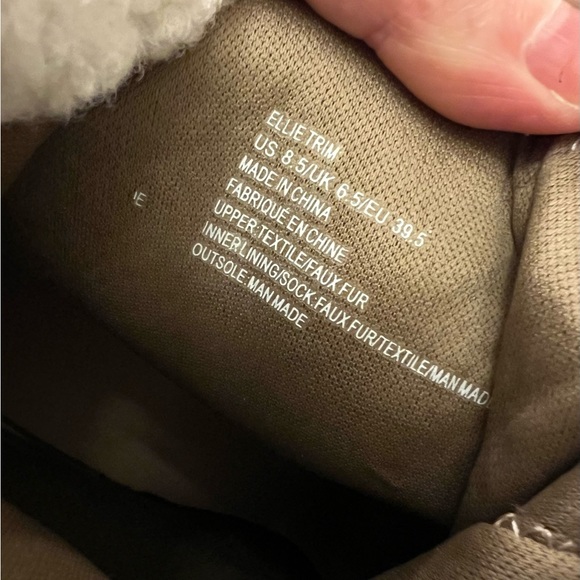 NWOT. JUSTFAB Ellie Trim Lug Sole Bootie - Picture 3 of 7